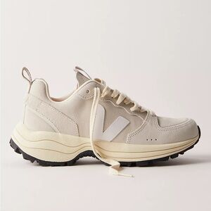 VEJA Venturi Suede Sneakers / color: Natural White